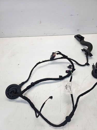 WIĄZKA DRZWI PRAWY LEWY TYŁ AUDI Q3 8U 8U0971687B