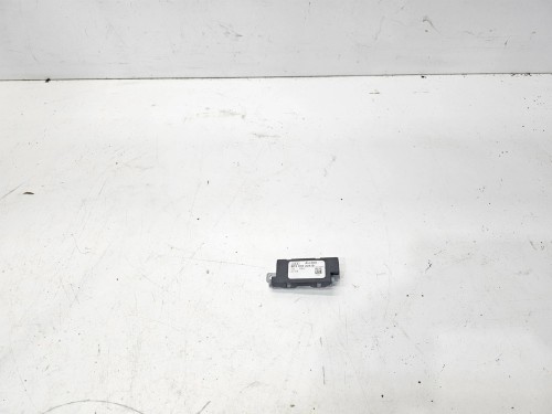 WZMACNIACZ ANTENY AUDI A3 8P LIFT 3-DRZW 8P3035225B