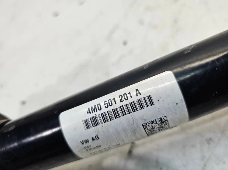 PÓŁOŚ TYŁ PRAWA LUB LEWA AUDI Q7 4M NIE SKRĘTNA 4M0501201A