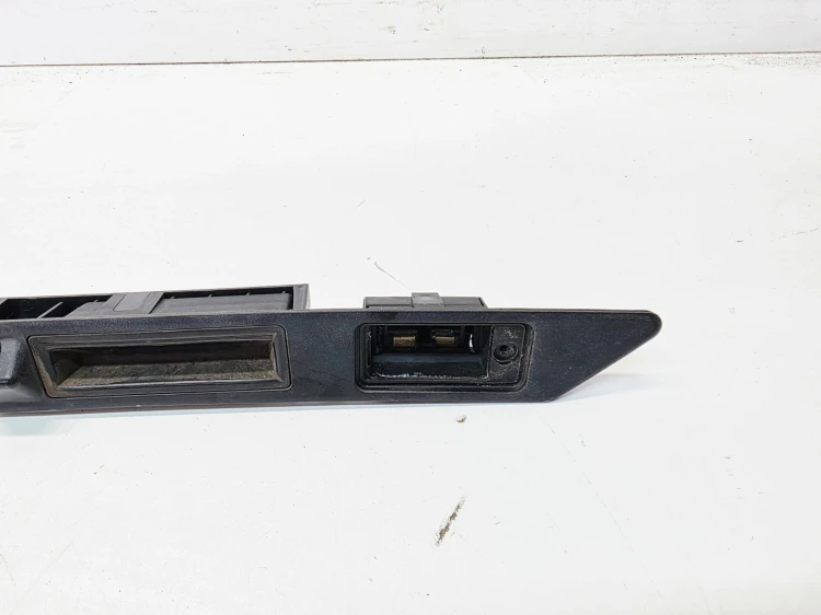 BLENDA PODŚWIETLENIE TABLICY AUDI A6 C6 Q7 4L 4L0827574