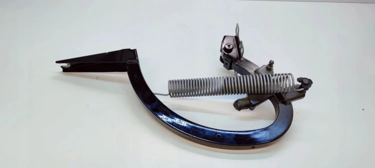 ZAWIAS KLAPY PRAWY TYŁ AUDI A4 B9 SEADN 8W5827306A