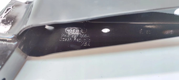 ZAWIAS KLAPY PRAWY TYŁ AUDI A4 B9 SEADN 8W5827306A