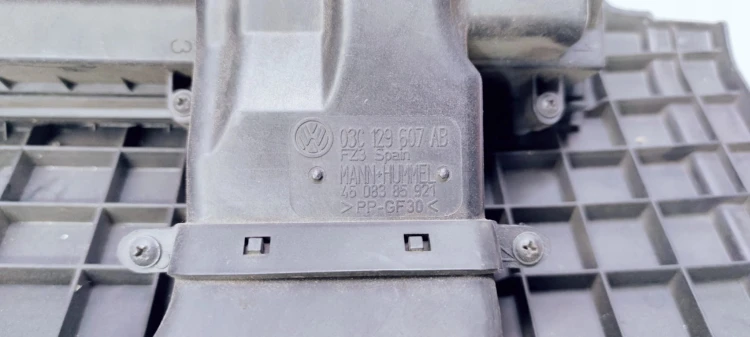OBUDOWA FILTRA POKRYWA AUDI A3 8P 03C129607AB