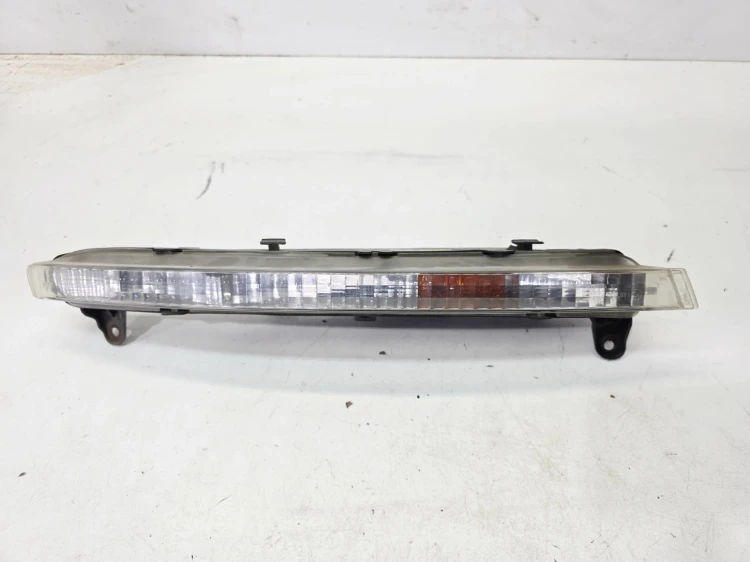 KIERUNKOWSKAZ ZDERZAKA PRAWY AUDI Q7 4L 4L0953042