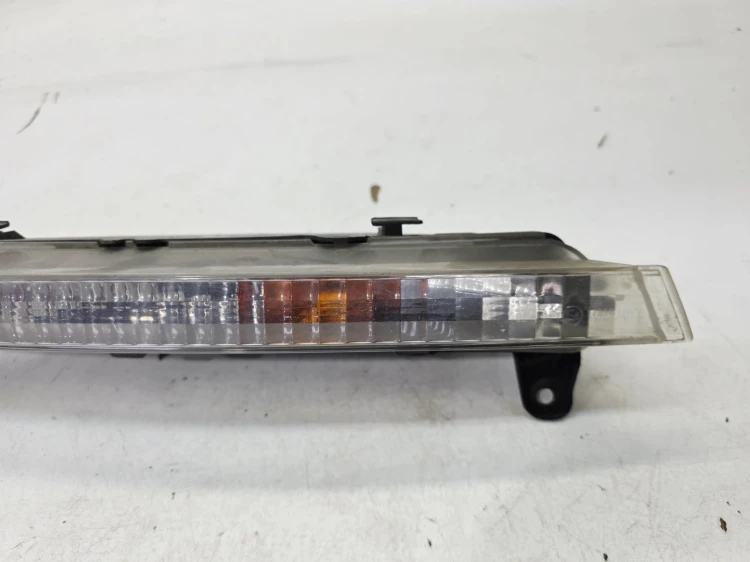KIERUNKOWSKAZ ZDERZAKA PRAWY AUDI Q7 4L 4L0953042