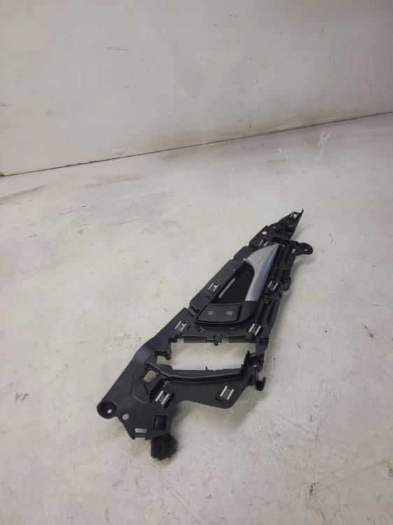 KLAMKA WEWNĘTRZNA PRAW PRZÓD AUDI A6 C7 4G0837020A