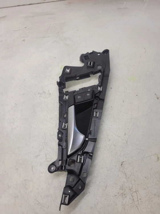 KLAMKA WEWNĘTRZNA PRAW PRZÓD AUDI A6 C7 4G0837020A