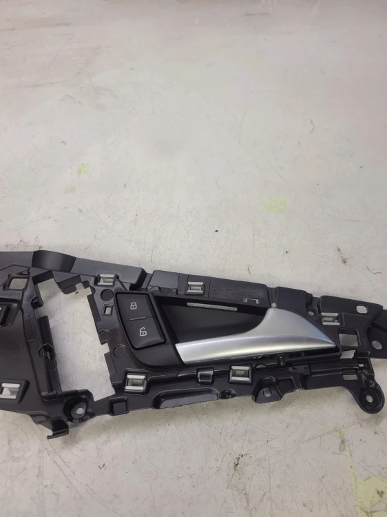 KLAMKA WEWNĘTRZNA PRAW PRZÓD AUDI A6 C7 4G0837020A