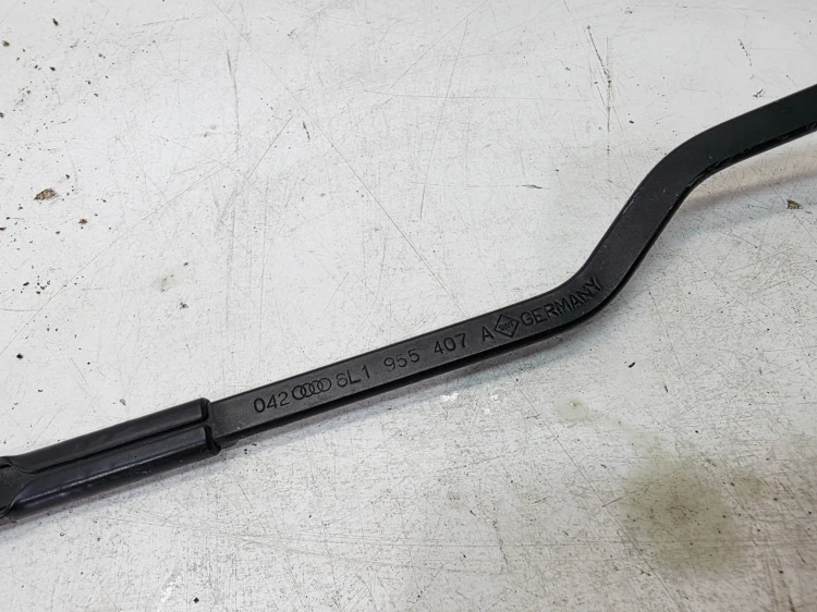 RAMIĘ WYCIERACZKI LEWY PRZÓD AUDI A3 8L 8L1955407A