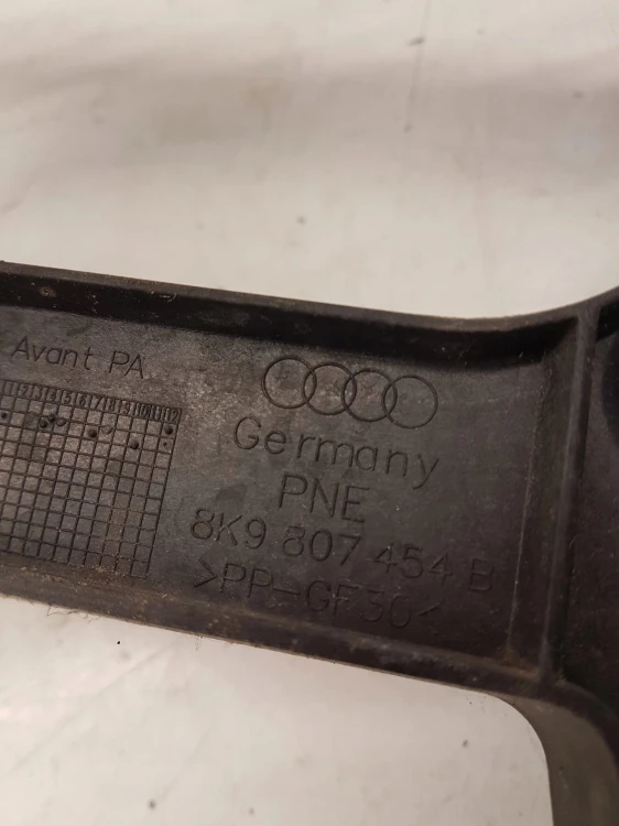 ŚLIZG ZDERZAKA PRAWY TYŁ AUDI A4 B8 8K9807454B