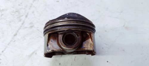 TŁOK LEWY AUDI 3.0TFSI CAJ 84L111 *2*