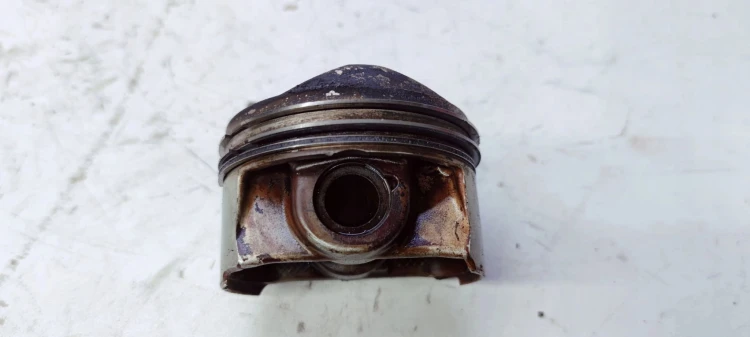 TŁOK LEWY AUDI 3.0TFSI CAJ 84L111 *2*
