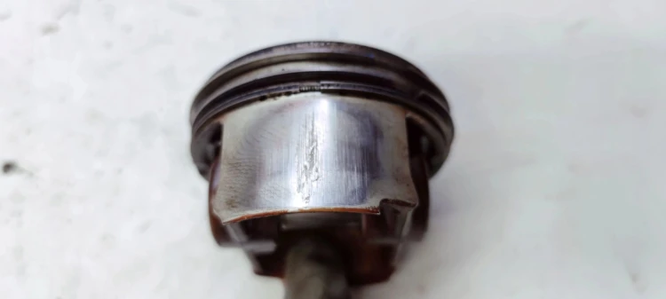 TŁOK LEWY AUDI 3.0TFSI CAJ 84L111 *2*