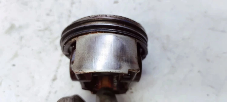 TŁOK LEWY AUDI 3.0TFSI CAJ 84L111 *2*