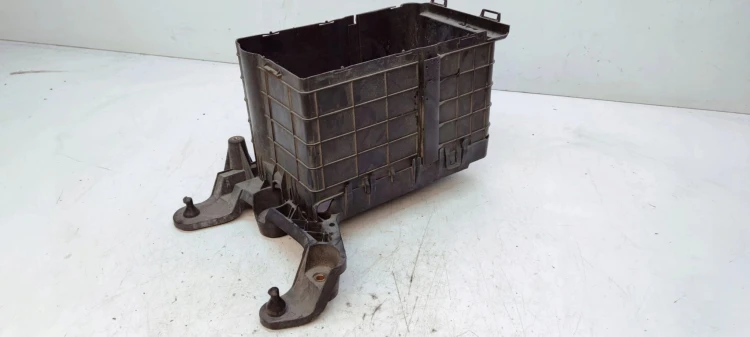 PODSTAWA AKUMLATORA AUDI A3 8P VOLKSWAGEN SEAT SKODA 1K0915333B