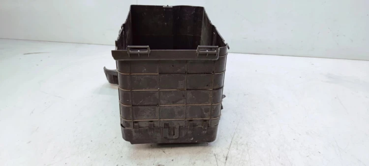 PODSTAWA AKUMLATORA AUDI A3 8P VOLKSWAGEN SEAT SKODA 1K0915333B