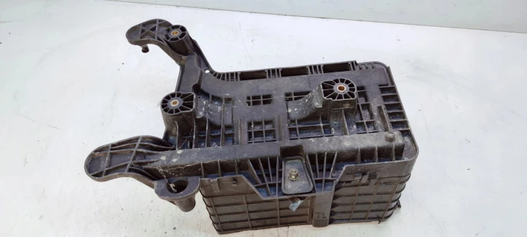 PODSTAWA AKUMLATORA AUDI A3 8P VOLKSWAGEN SEAT SKODA 1K0915333B