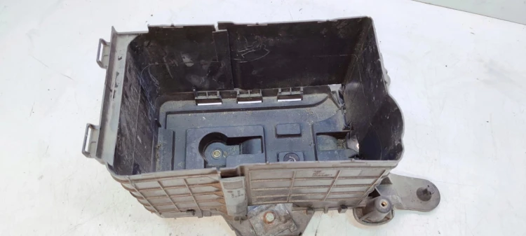 PODSTAWA AKUMLATORA AUDI A3 8P VOLKSWAGEN SEAT SKODA 1K0915333B