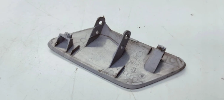 ZAŚLEPKA SPRYSKIWACZA PRAWA AUDI A3 8V LIFT S LINE 8V3955276C