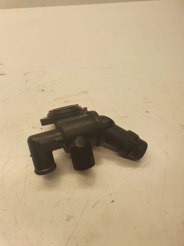 OBUDOWA TERMOSTATU AUDI VW 2,0 TFSI 06D121111G
