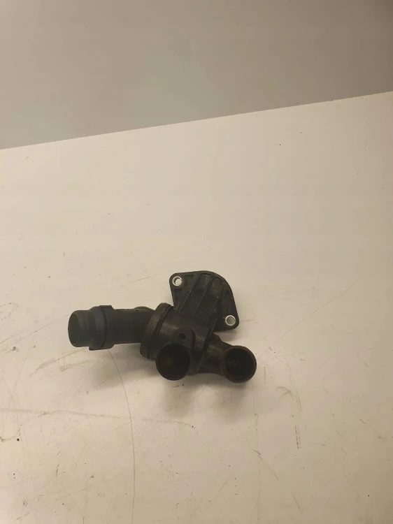 OBUDOWA TERMOSTATU AUDI VW 2,0 TFSI 06D121111G