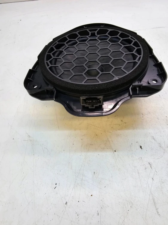 GŁOŚNIK DRZWI TYŁ LEWY PRAWY AUDI A3 8V 8V0035411