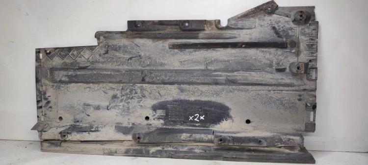 OSŁONA PŁYTA PODWOZIA LEWA AUDI A5 8T8825207B *2*
