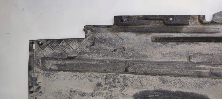 OSŁONA PŁYTA PODWOZIA LEWA AUDI A5 8T8825207B *2*