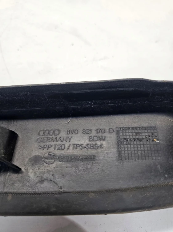 WYGŁUSZENIE BŁOTNIKA PRAWE AUDI A3 8V SEDAN 8V0821170D