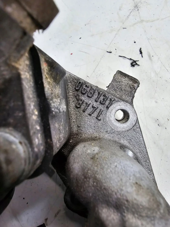 ZAWÓR EGR AUDI A4 B6 B7 1.6 FSI 06B131817L