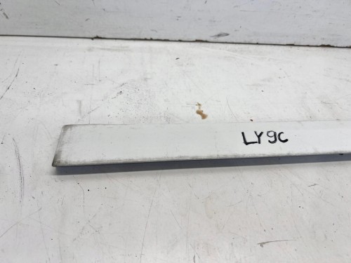 LISTWA Z BŁOTNIKAI LEWY AUDI A3 8P LY9C 8P3853699C
