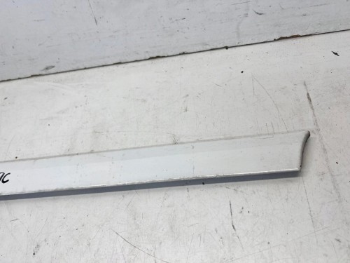 LISTWA Z BŁOTNIKAI LEWY AUDI A3 8P LY9C 8P3853699C