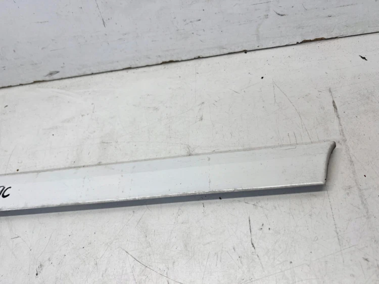 LISTWA Z BŁOTNIKAI LEWY AUDI A3 8P LY9C 8P3853699C