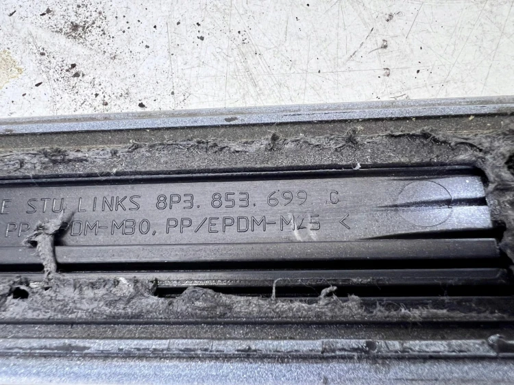 LISTWA Z BŁOTNIKAI LEWY AUDI A3 8P LY9C 8P3853699C
