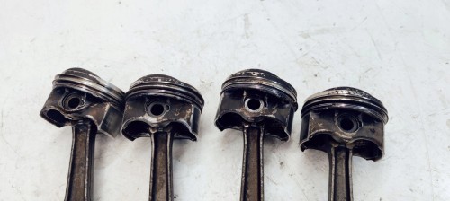 TŁOK + KORBOWÓD AUDI VW CAB 1.8 TFSI 06H 06HAE