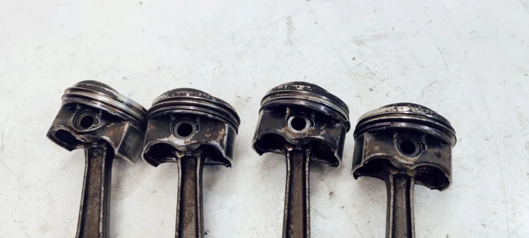 TŁOK + KORBOWÓD AUDI VW CAB 1.8 TFSI 06H 06HAE