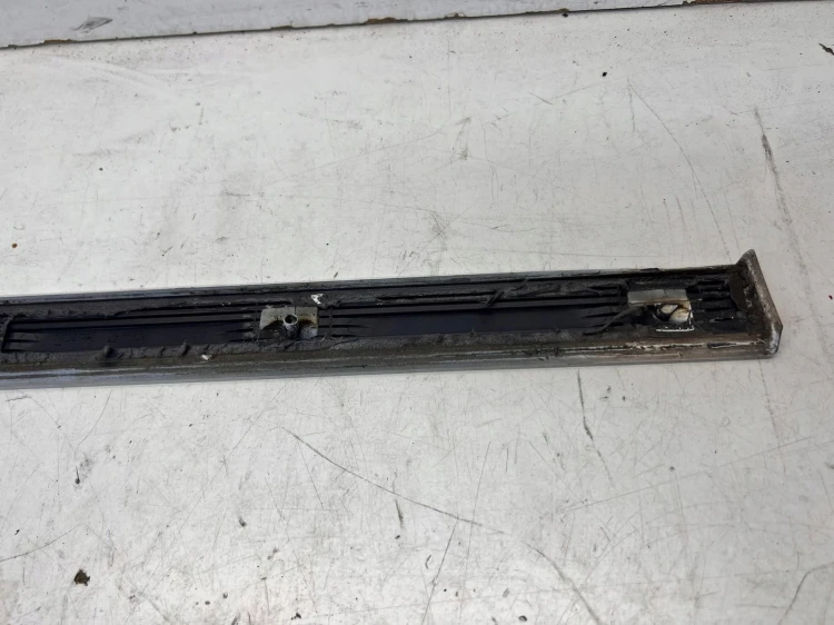 LISTWA Z BŁOTNIKAI LEWY AUDI A3 8P LY9C 8P3853699C