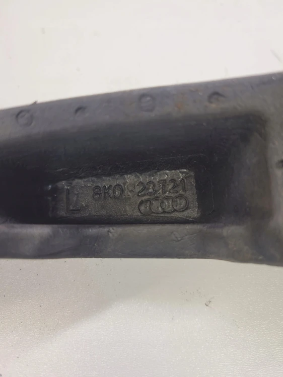 WYGŁUSZENIE BŁOTNIKA PIANKA AUDI A4 B8 8K0823721L