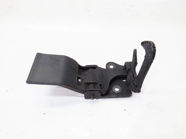 ZAMEK MASKI RYGIEL AUDI A1 8X 8X0823480A