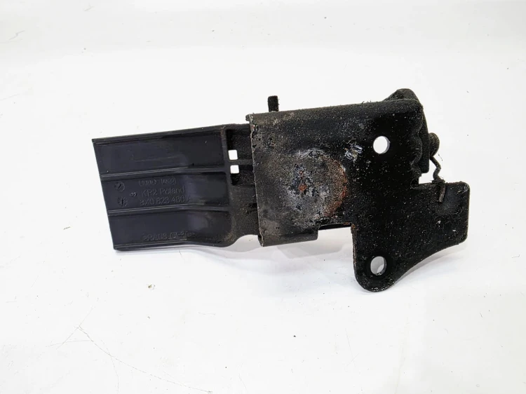 ZAMEK MASKI RYGIEL AUDI A1 8X 8X0823480A