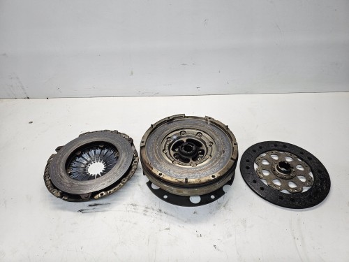 SPRZĘGŁO KOŁO DWUMAS AUDI A4 A5 TFSI TDI 0B1105266AN