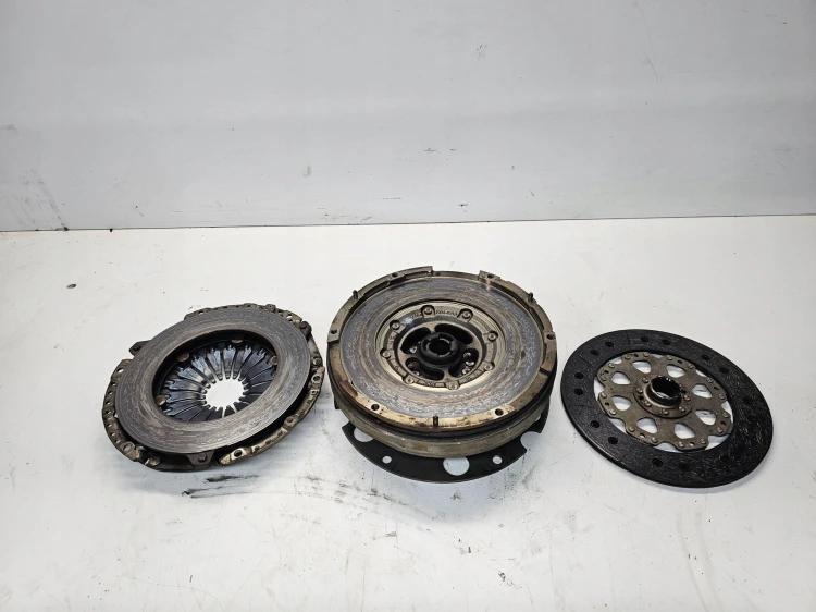 SPRZĘGŁO KOŁO DWUMAS AUDI A4 A5 TFSI TDI 0B1105266AN