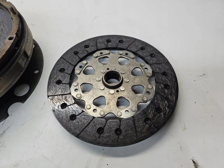 SPRZĘGŁO KOŁO DWUMAS AUDI A4 A5 TFSI TDI 0B1105266AN