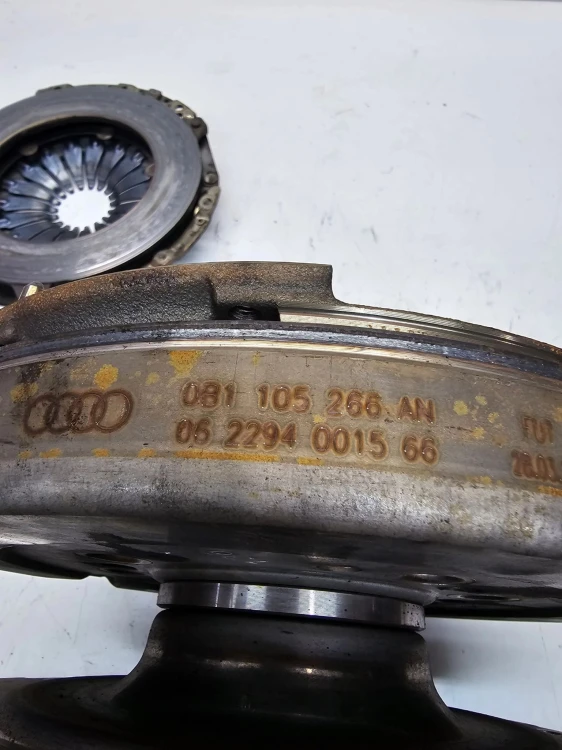 SPRZĘGŁO KOŁO DWUMAS AUDI A4 A5 TFSI TDI 0B1105266AN
