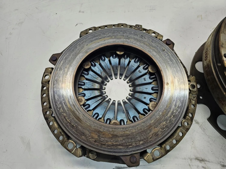 SPRZĘGŁO KOŁO DWUMAS AUDI A4 A5 TFSI TDI 0B1105266AN