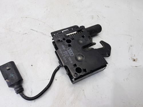 ZAMEK MASKI RYGIEL Z PASA PRZEDNIEGO AUDI A4 B9 A5 8W 8W0823509