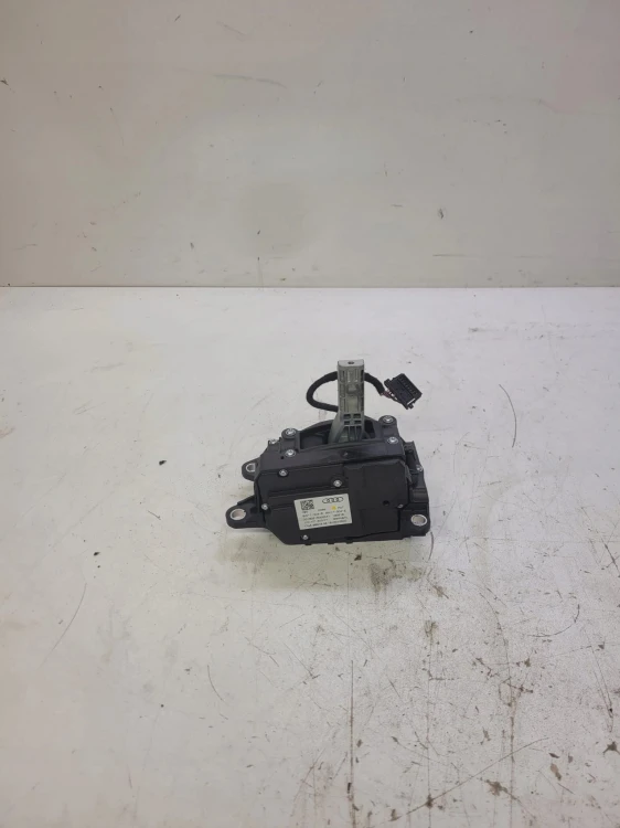 WYBIERAK BIEGÓW LEWAREK AUDI A4 B9 A5 8W1713041E