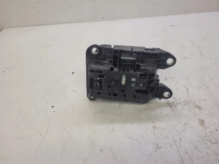 WYBIERAK BIEGÓW LEWAREK AUDI A4 B9 A5 8W1713041E