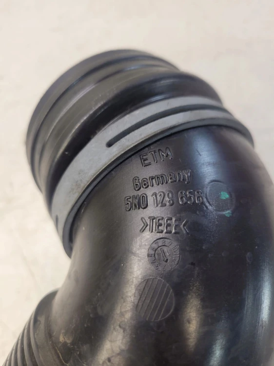 RURA SSĄCA POWIETRZA AUDI VW SKODA 5N0128656
