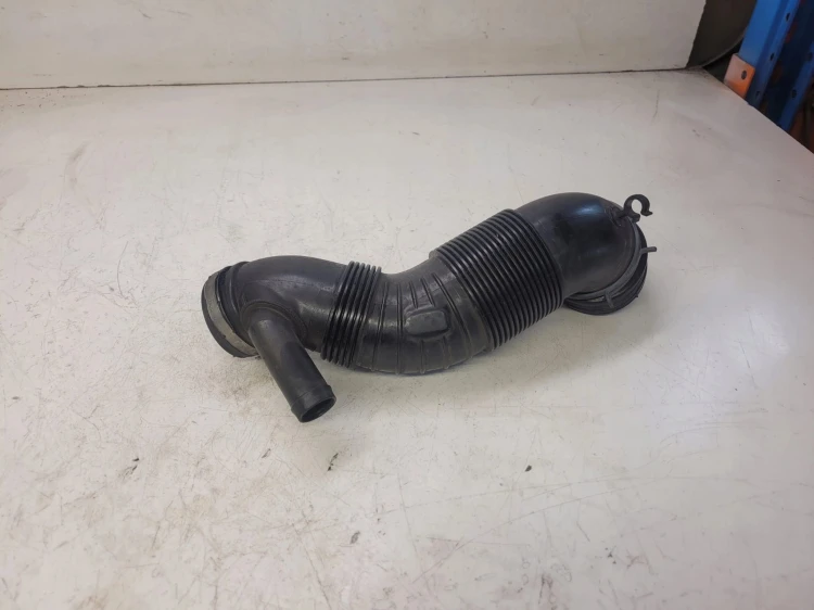RURA SSĄCA POWIETRZA AUDI VW SKODA 5N0128656